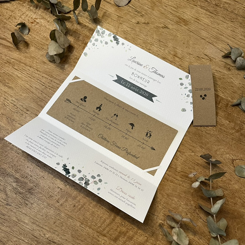 hashima-fairepart2 Sur carton blanc texturé. Faire-part sous forme de triptyque avec un design nature et végétal.