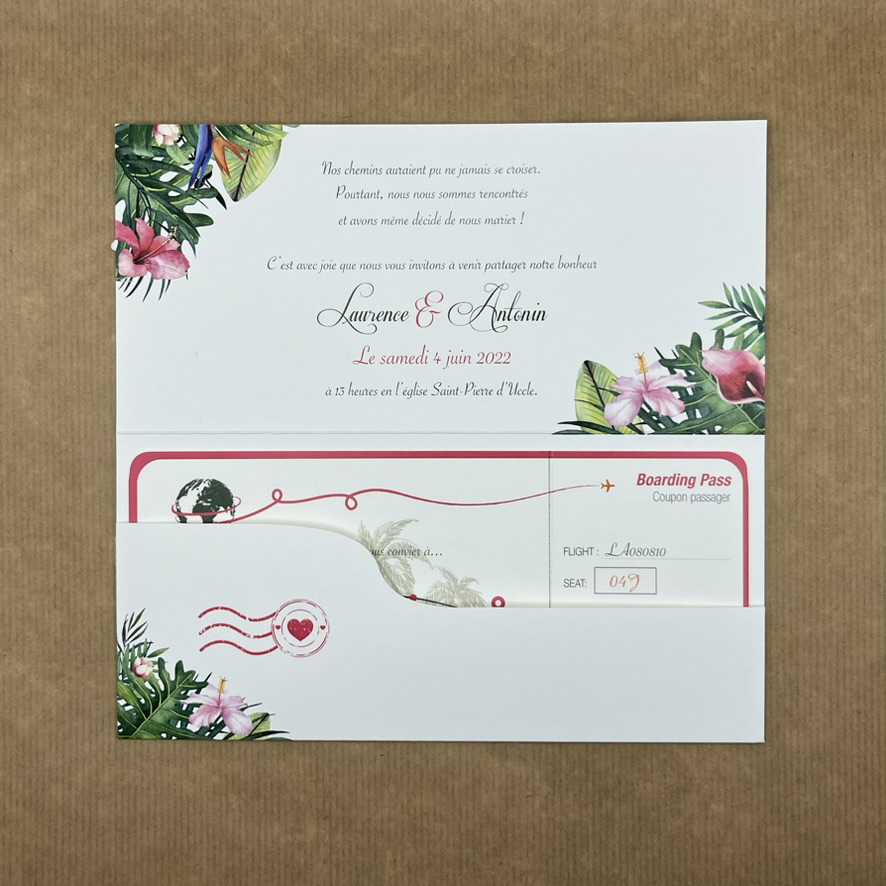 marie-galante-fairepart8 Vue ouvert. Faire-part de la collection Marie-Galante sous forme d'une pochette billet d'avion au look tropical.