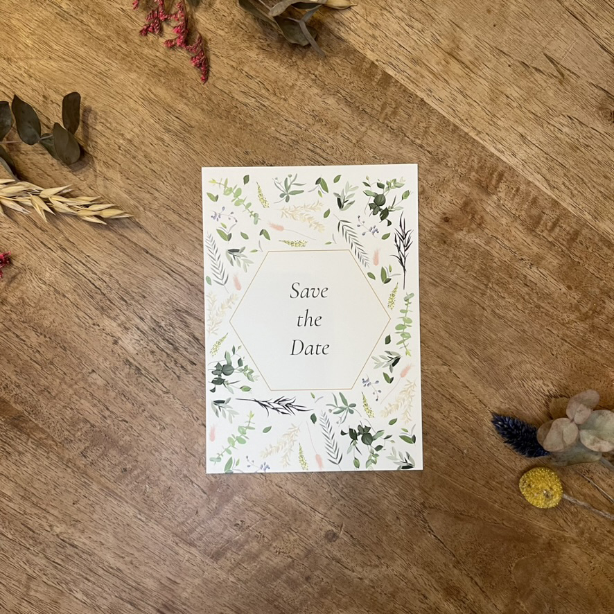 minamitori-savethedate3 Sur carton blanc lisse et mat. Save the date de la collection Minamitori avec une jolie décoration nature.