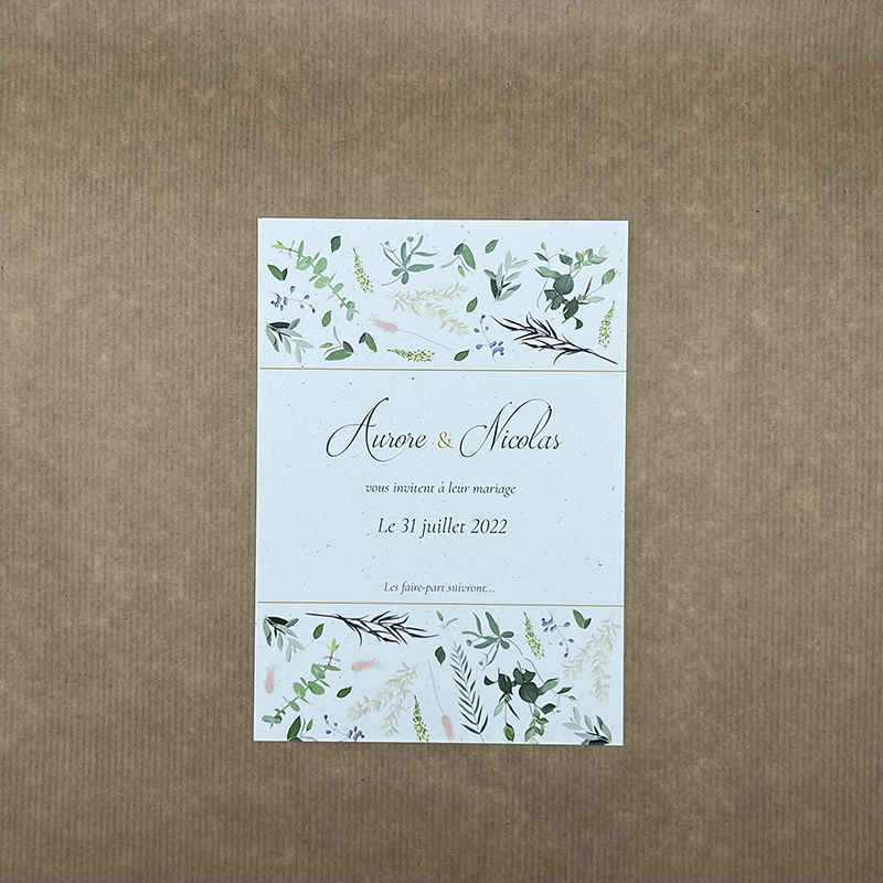 minamitori-savethedate6 Vue de dos. Save the date de la collection Minamitori avec une jolie décoration nature.