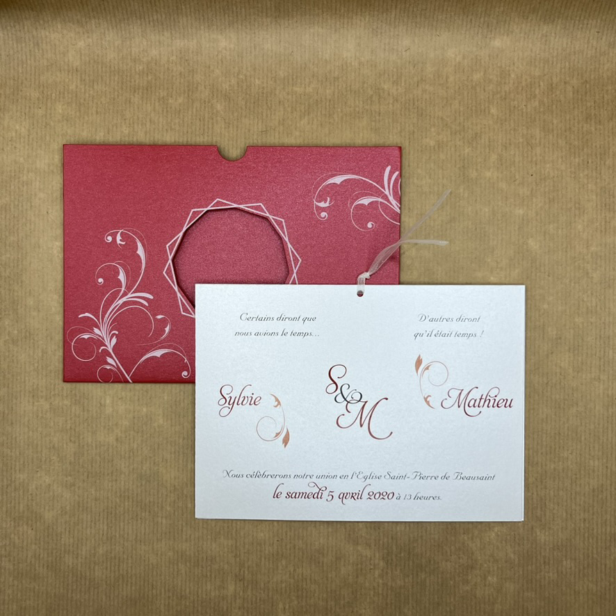 wrangel-fairepart7 Vue déplié. Faire-part pochette de la collection Wrangel, intemporel avec ses arabesques.