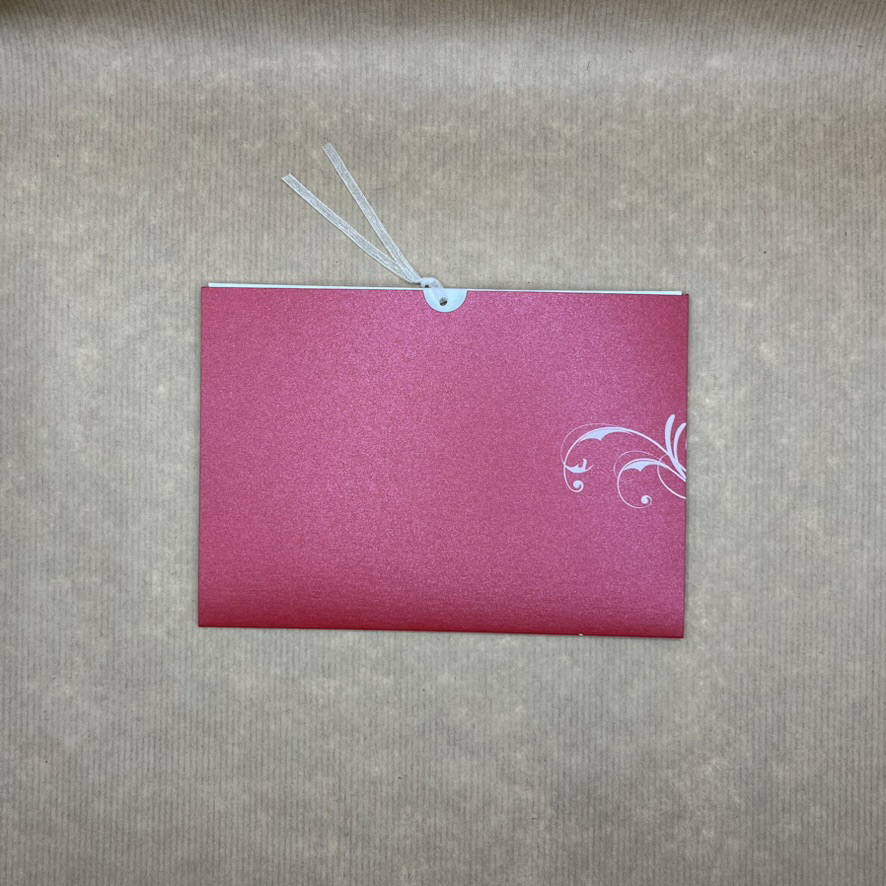 wrangel-fairepart9 Vue de dos. Faire-part pochette de la collection Wrangel, intemporel avec ses arabesques.