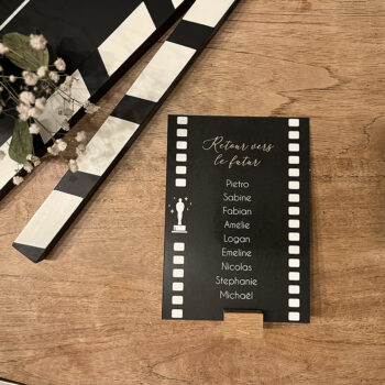 Carton pour plan de table dans la collection inspirée du cinéma "Hvar", mariage original