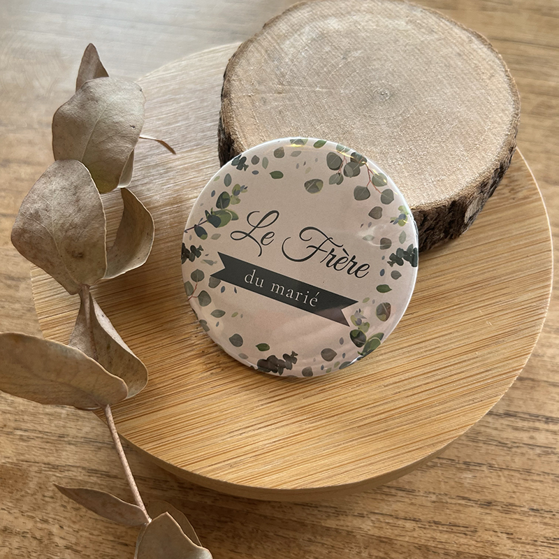 hashima-badge Badge original de la collection Hashima au design nature pour savoir qui est qui