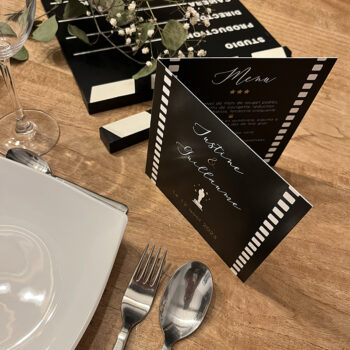 Menu plié en 2 dans la collection inspirée du cinéma "Hvar", mariage original