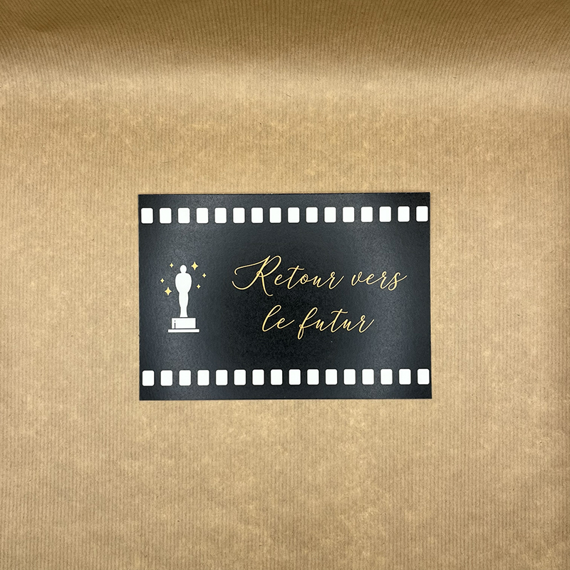 hvar-nomdetable-simple2 Carton Nom de table simple R° dans la collection inspirée du cinéma "Hvar", mariage original