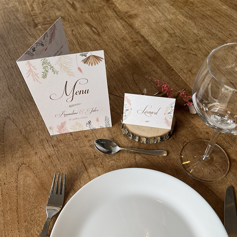 lipari-menu-double-nominette Menu de mariage et marque place de la collection Lipari au design moderne de fleurs séchées