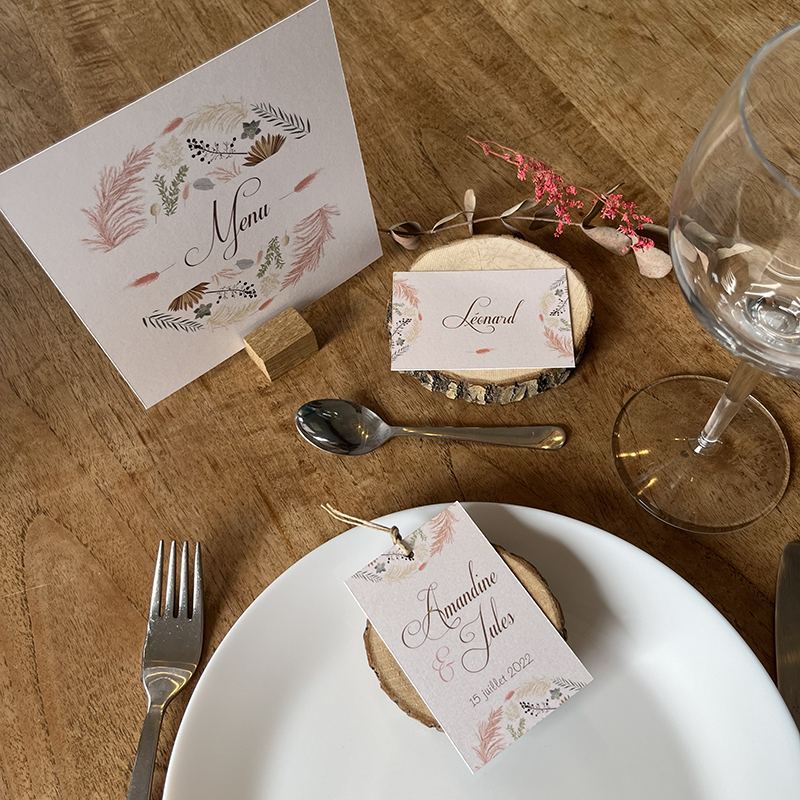 lipari-menu-simple-nominette-etiquette Menu de mariage, étiquette cadeau et marque place de la collection Lipari au design moderne de fleurs séchées