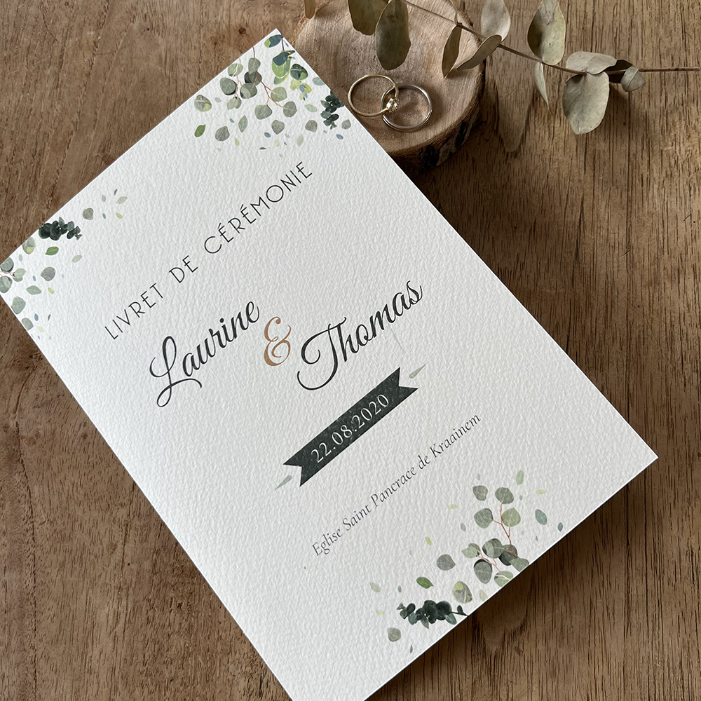 livretdemesse Couverture d'un livret de cérémonie de mariage en cartonné pour la collection "Hashima", dans les papeteries de mariage fleurie.