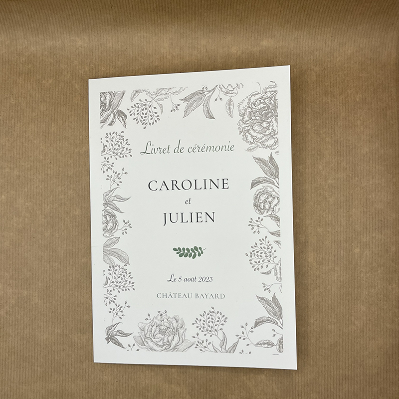 vitilevu-livret2 Couverture d'un livret de cérémonie en cartonné pour la collection "Viti Levu", dans les papeteries de mariage fleurie.