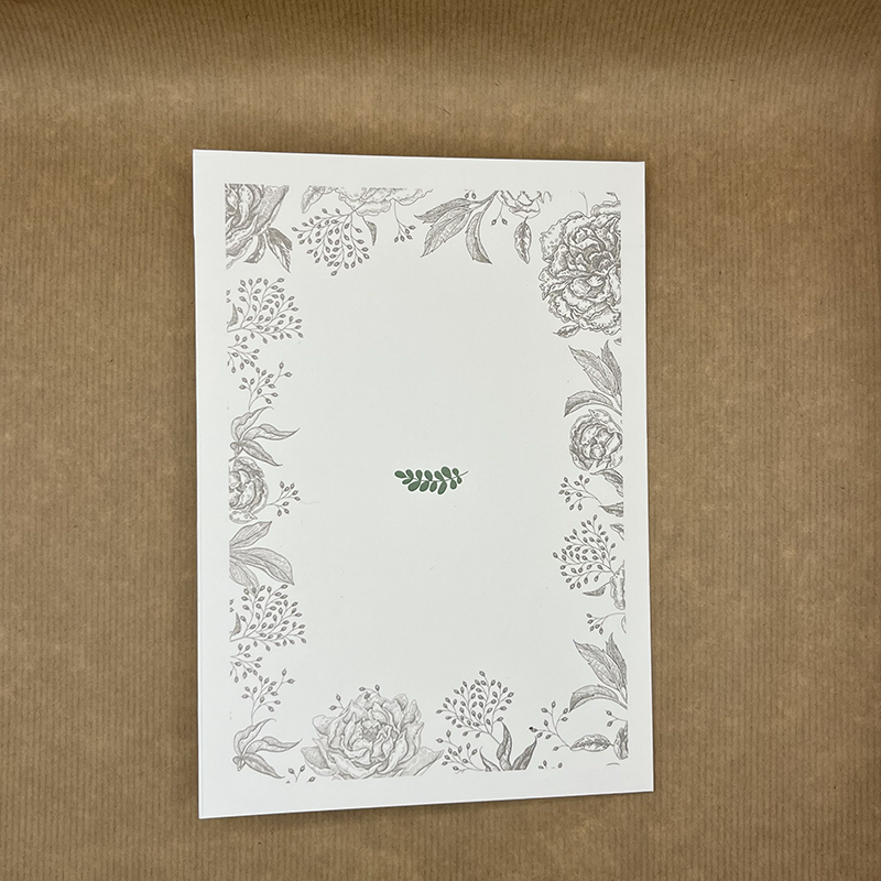 vitilevu-livret3 Couverture d'un livret de cérémonie en cartonné pour la collection "Viti Levu", dans les papeteries de mariage fleurie.