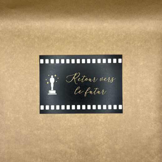Carton Nom de table simple R° dans la collection inspirée du cinéma "Hvar".